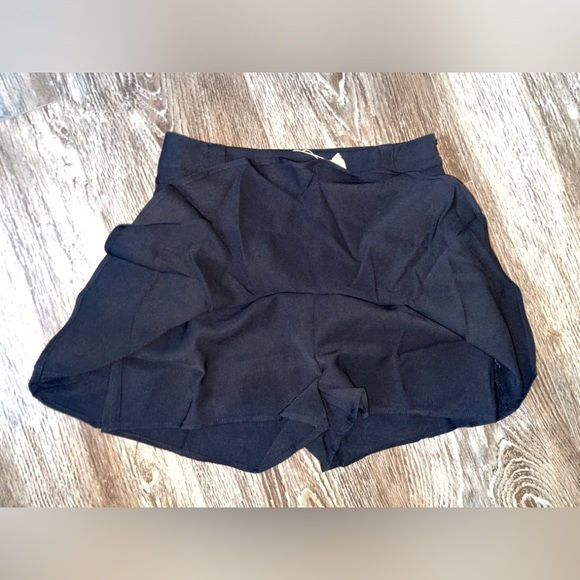 🎀BLACK SKORT🎀 (With belt loops) - Picture 3 of 5